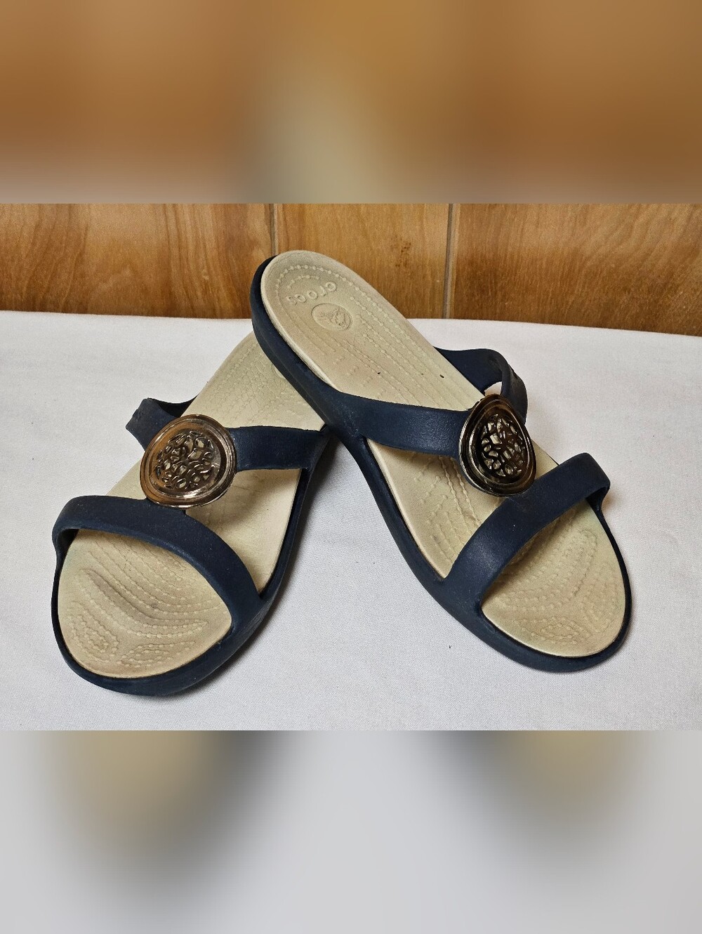 Crocs Sanrah Circle Slide Sandal Women's Size 8  Navy/Stucco Blue Medallion